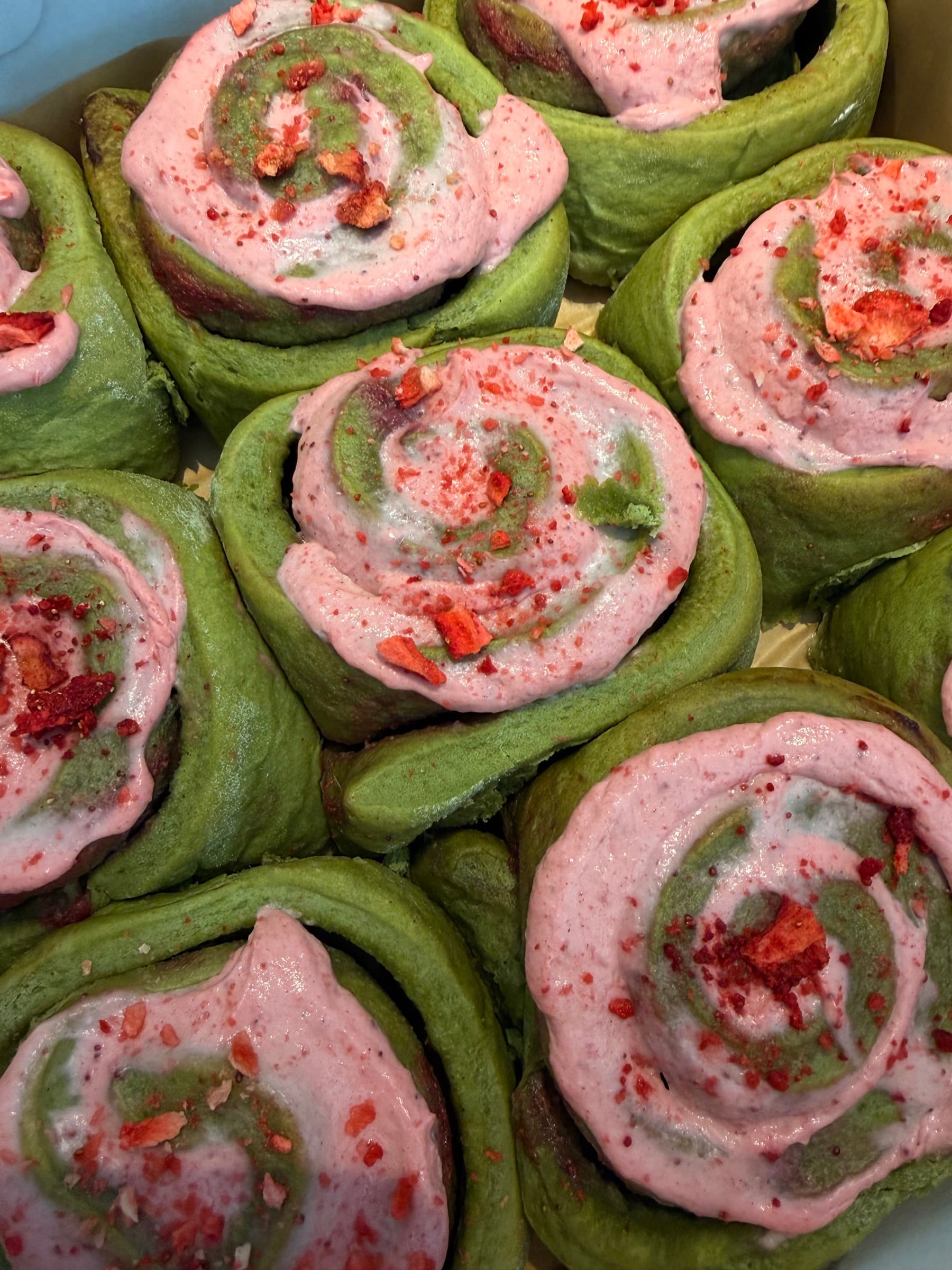 Matcha & strawberry cinnamon rolls